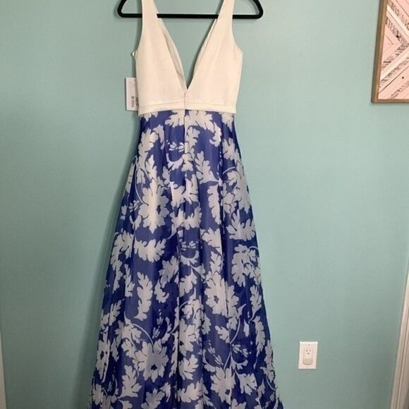 JVN by Jovanni Plunging Neck Gown NWT - Picture 8 of 10